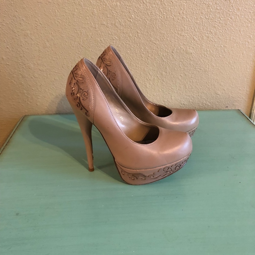 Pumps lot - Picture 3 of 8
